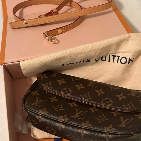 Wallet on a chain - Picture 9 of 9